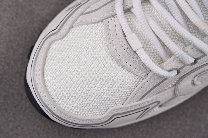 D1or B30 Sneakers