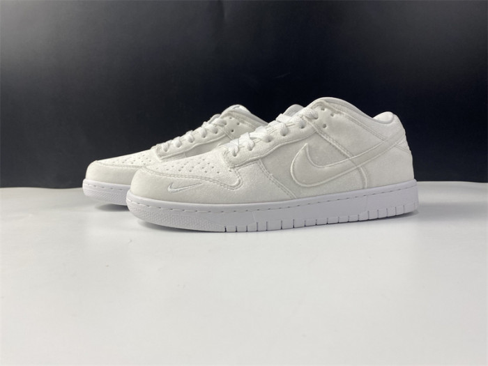 Dover Street Market (DSM) x Nike Dunk Low DH2686-100