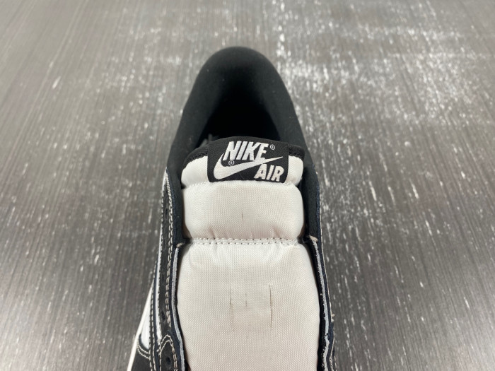 Travis Scott x Air Jordan 1 Low DL2211-001