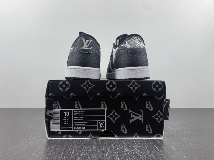 Travis Scott x Air Jordan 1 Low DL2211-001