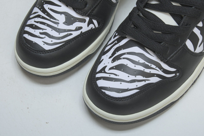 Quartersnacks x Nike SB Dunk Low DM3510-001