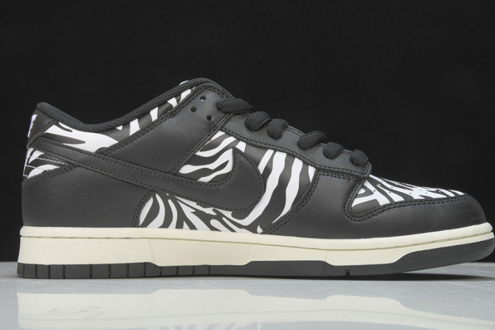 Quartersnacks x Nike SB Dunk Low DM3510-001