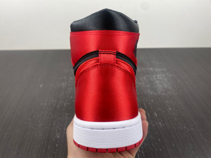 Air Jordan 1 Retro High OG Satin Bred FD4810-061
