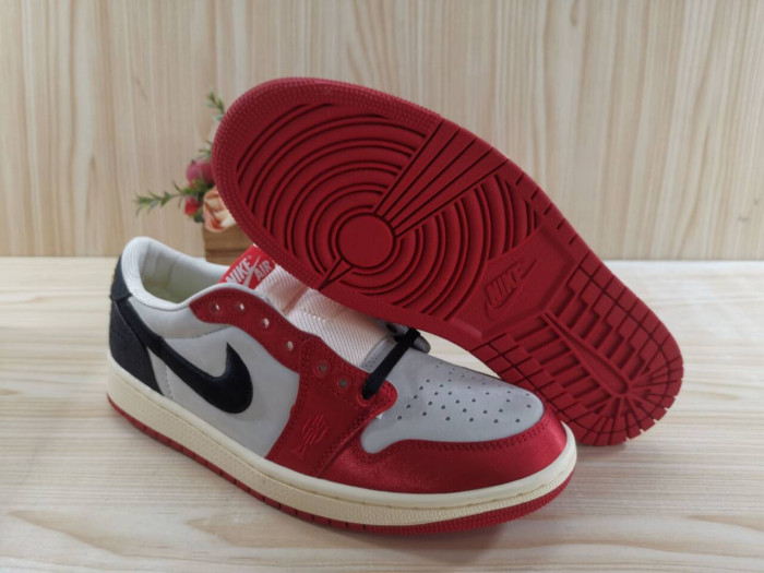 Air Jordan 1 Retro Low OG Trophy Room Away FN0432-100