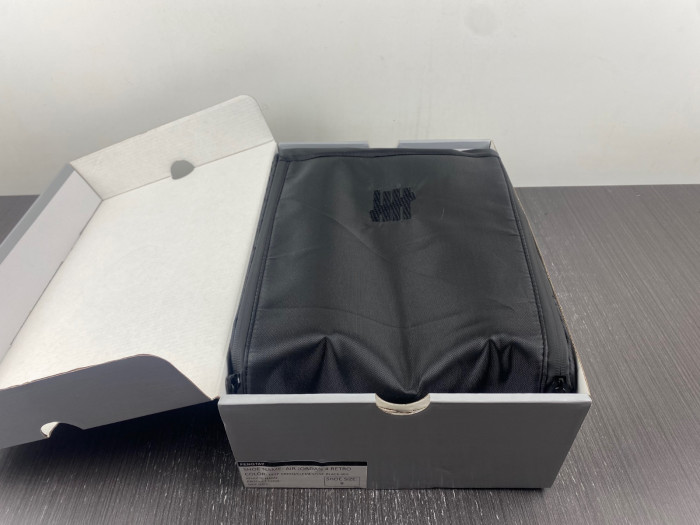 Air Jordan 4 Retro Undefeated Men