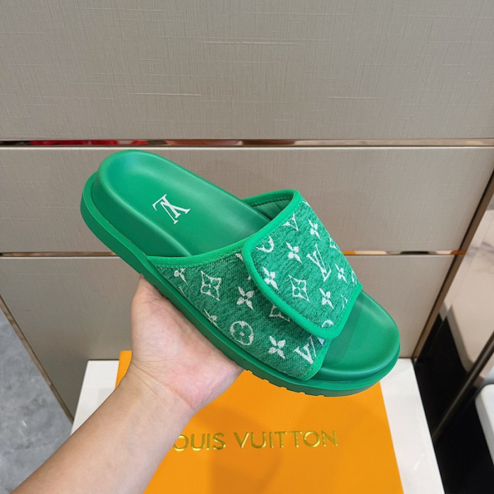 L1VV SANDALS