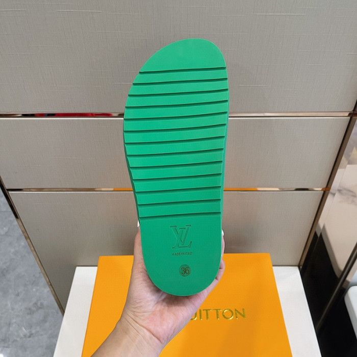 L1VV SANDALS