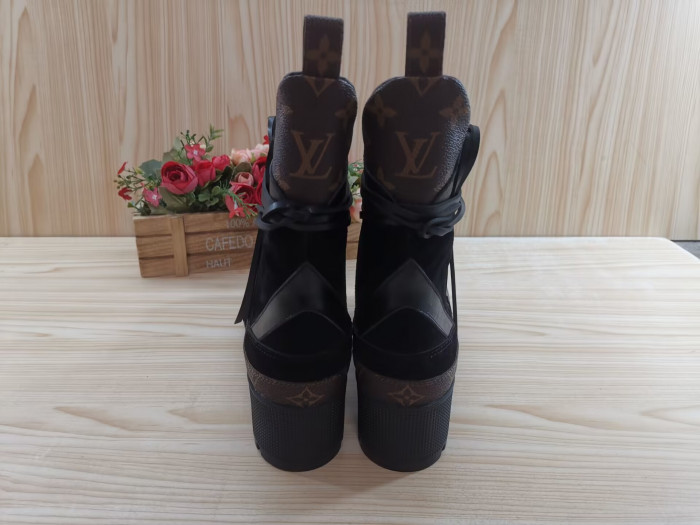 L1VV Boots