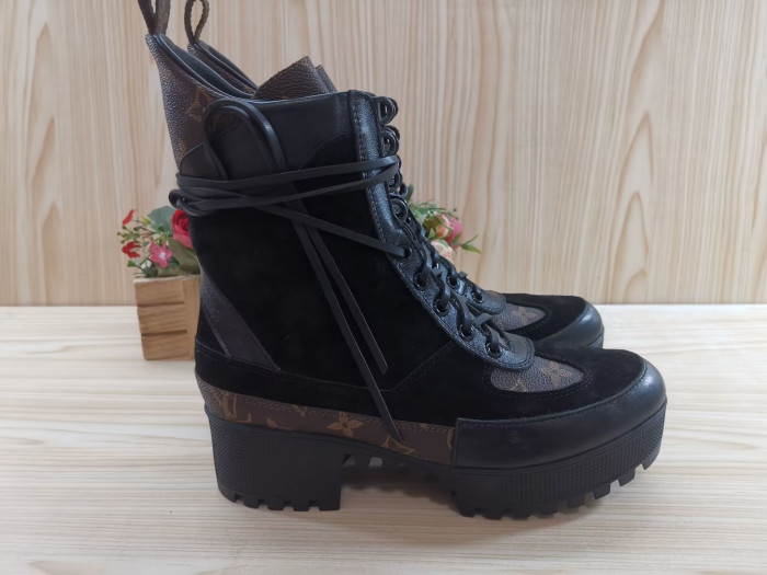 L1VV Boots