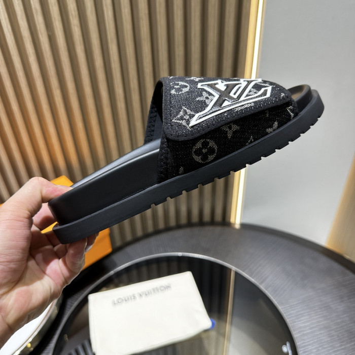 L1VV SANDALS