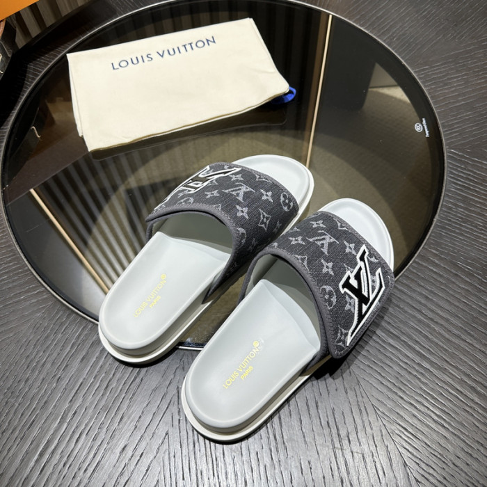 L1VV SANDALS