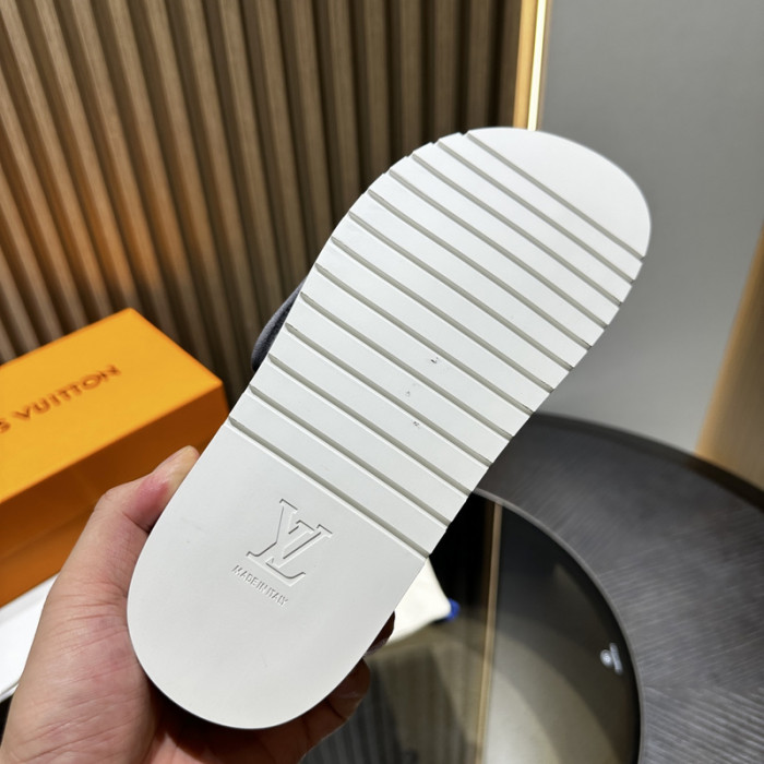 L1VV SANDALS