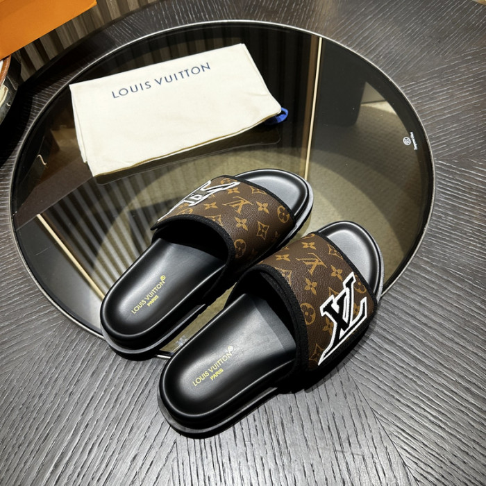 L1VV SANDALS