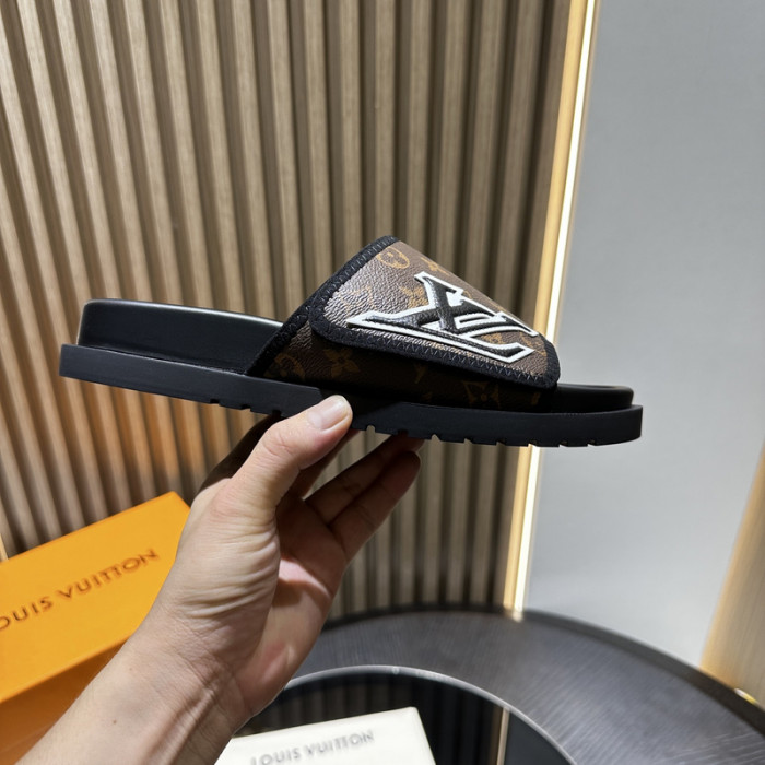 L1VV SANDALS