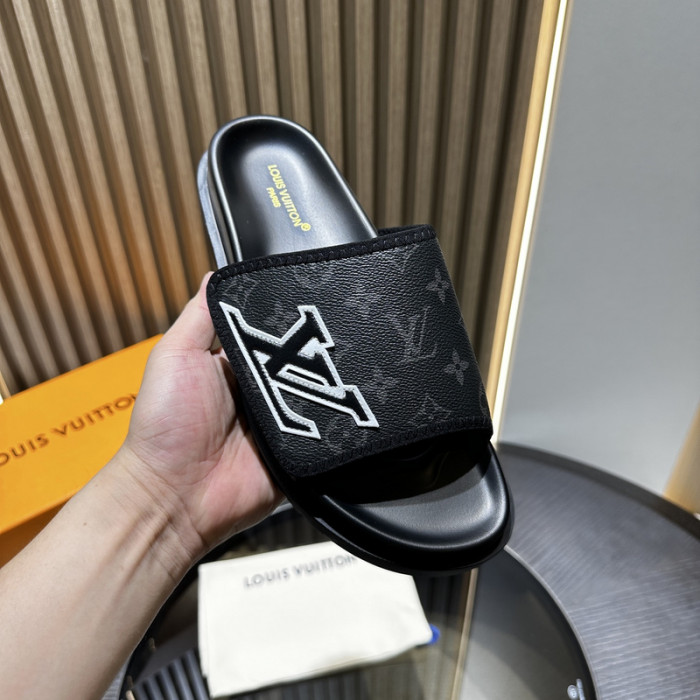 L1VV SANDALS