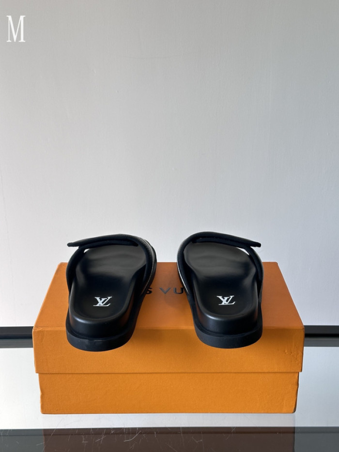 L1VV SANDALS