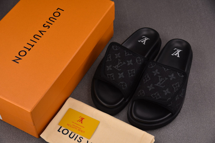 L1VV SANDALS