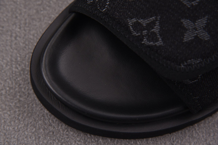 L1VV SANDALS