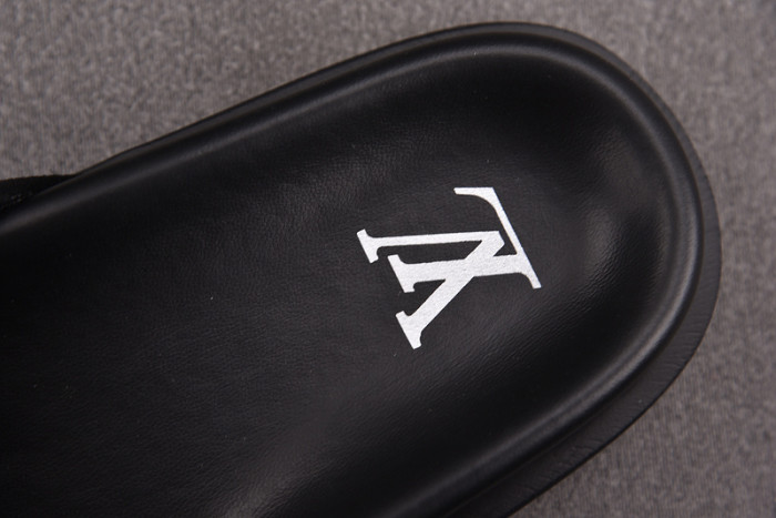 L1VV SANDALS