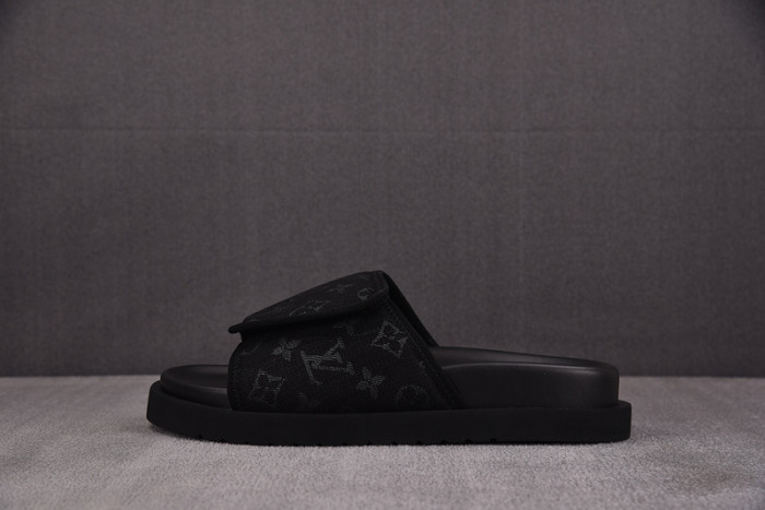 L1VV SANDALS