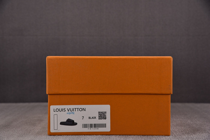 L1VV SANDALS