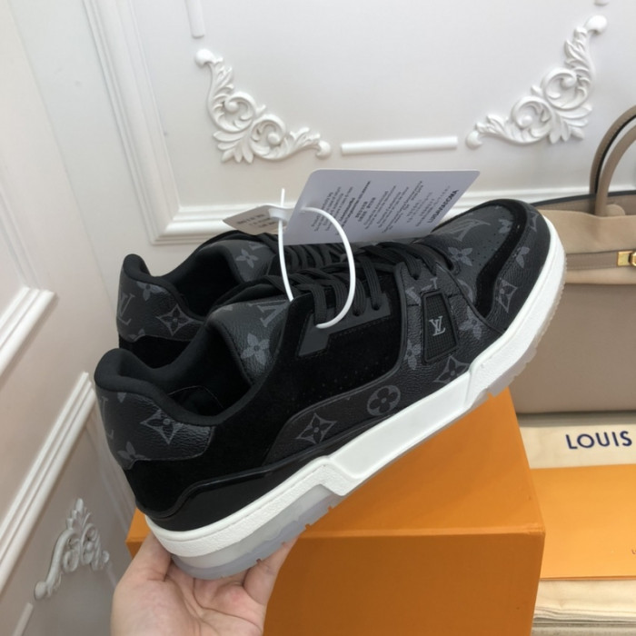 L1VV TRAINER