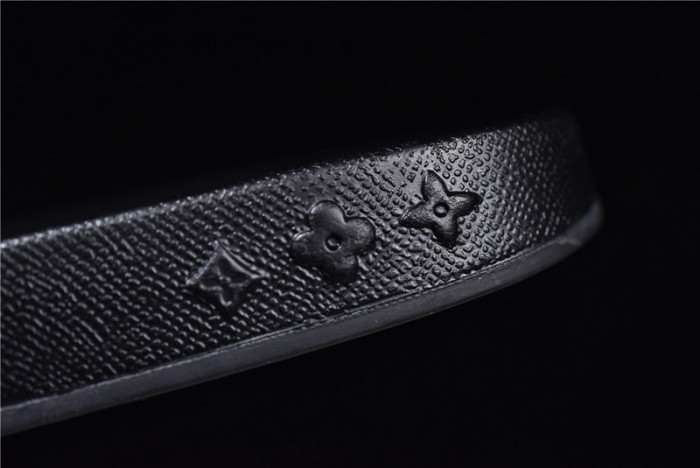 L1VV SANDALS