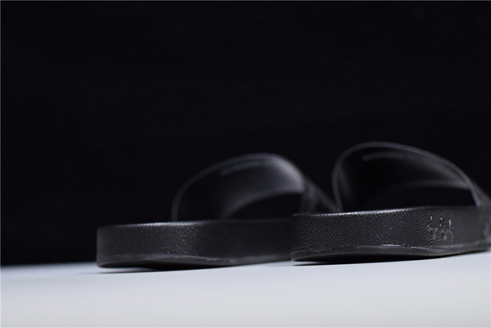 L1VV SANDALS