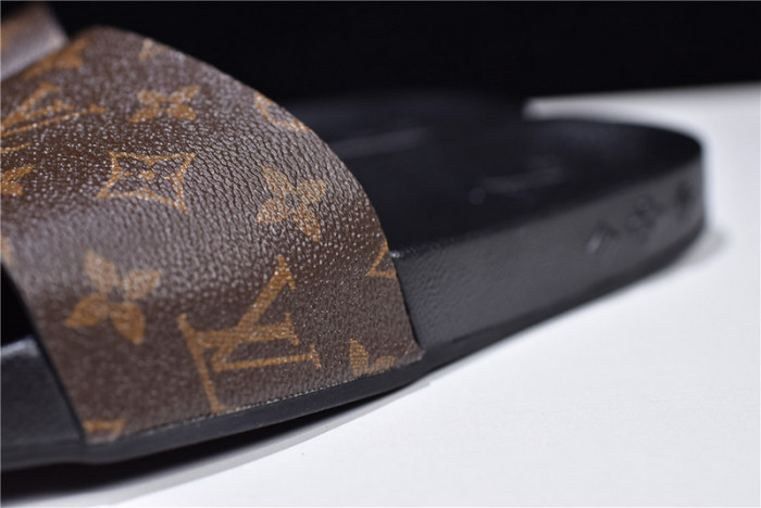L1VV SANDALS