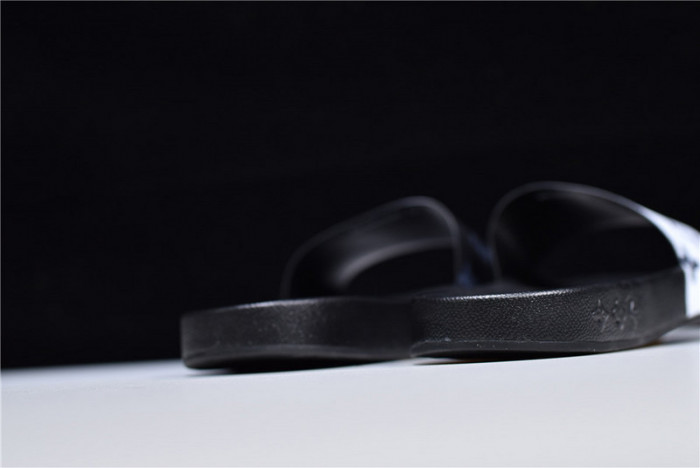 L1VV SANDALS