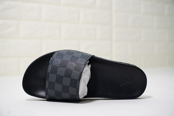 L1VV SANDALS