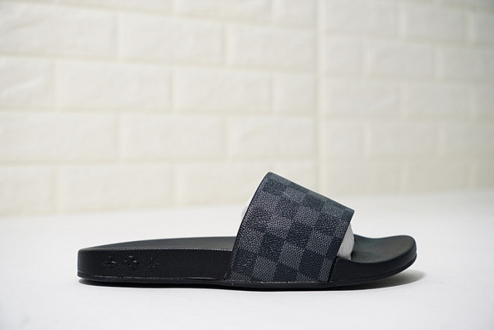 L1VV SANDALS