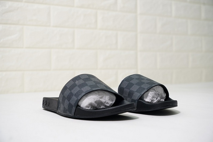 L1VV SANDALS