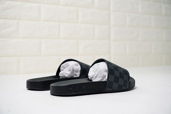 L1VV SANDALS