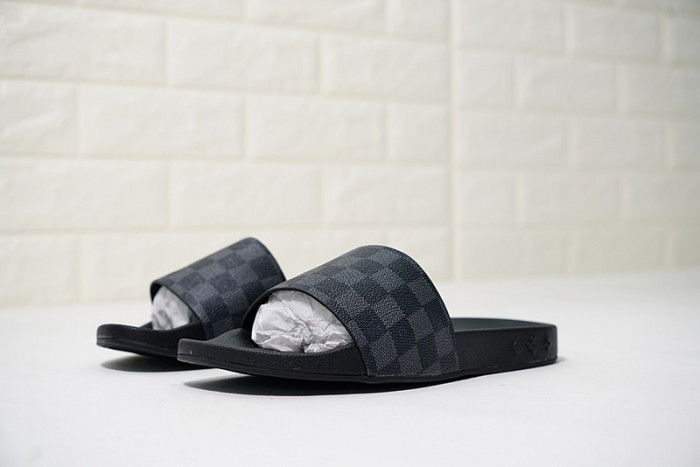 L1VV SANDALS