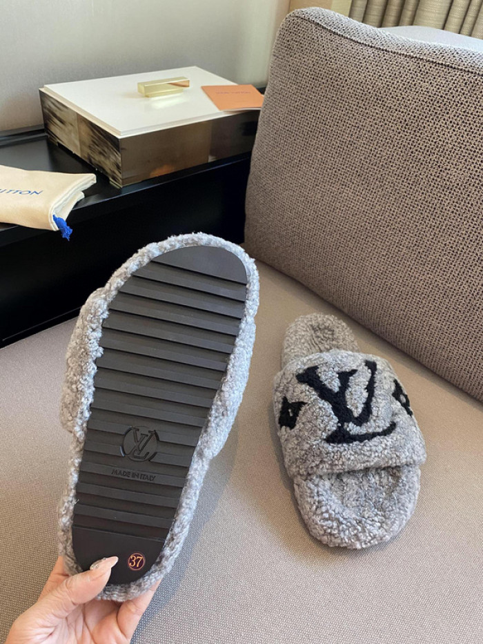 L1VV SANDALS
