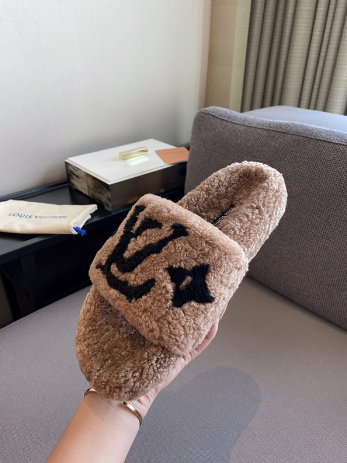 L1VV SANDALS