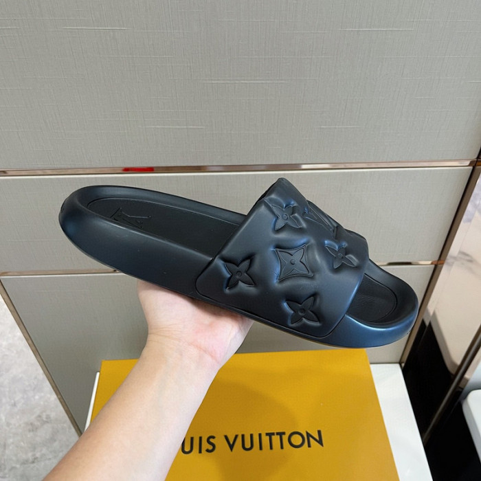 L1VV SANDALS