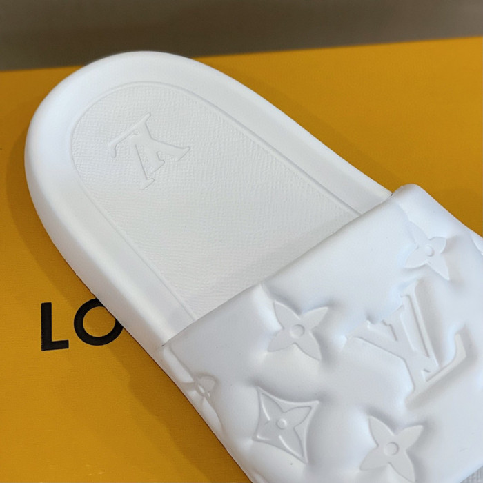L1VV SANDALS