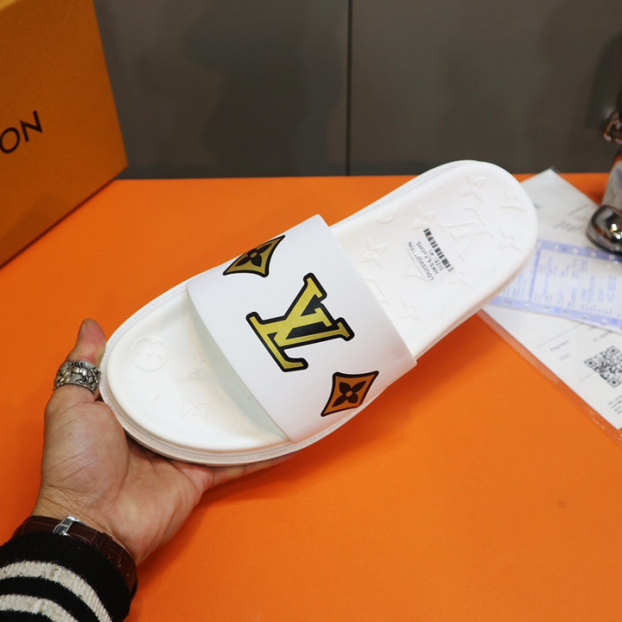 L1VV SANDALS