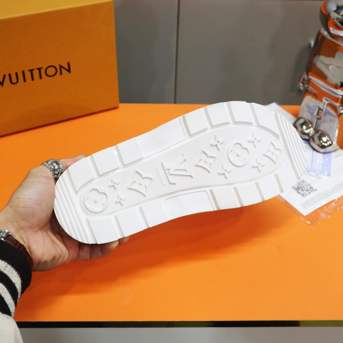 L1VV SANDALS