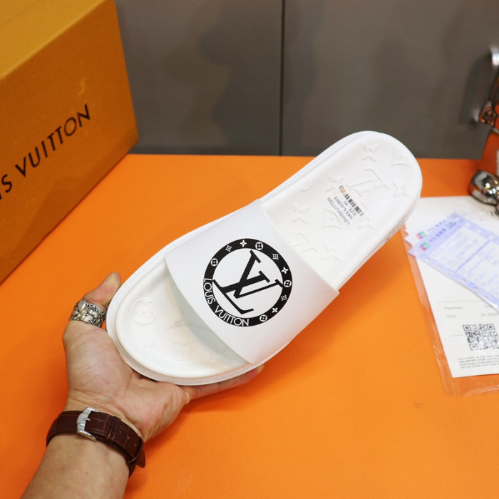 L1VV SANDALS