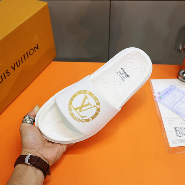 L1VV SANDALS