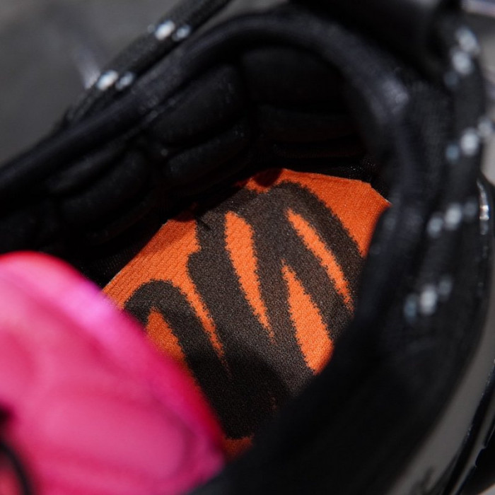 VERSA CHAIN REACTION SNEAKERS